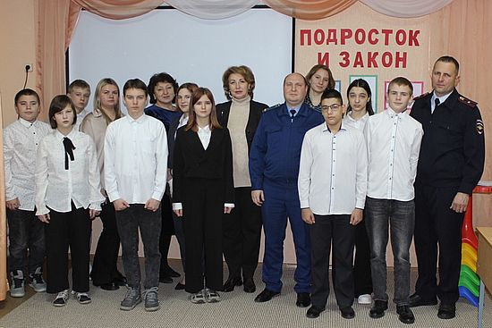 В Балашове в День правовой помощи детям воспитанники Центра «Семья» встретились с сотрудниками полиции и прокуратуры