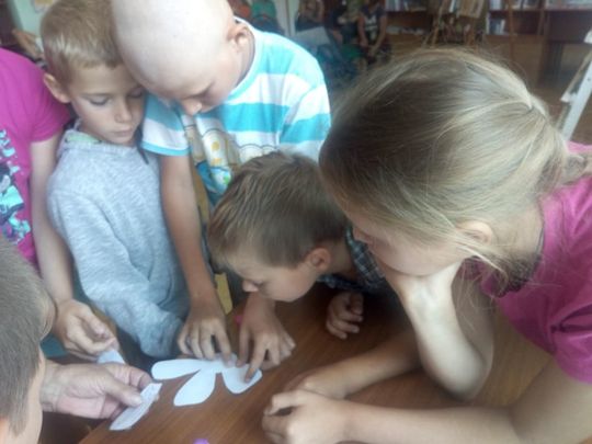 12 июля Романовская детская библиотека провела конкурсно - игровую программу «Моя семья - мое богатство», посвященную Всероссийскому дню семьи, любви и верности. 