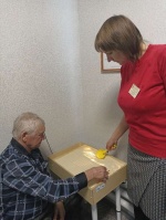 Психолог Романовского комплексного центра провела занятие  песочной терапии