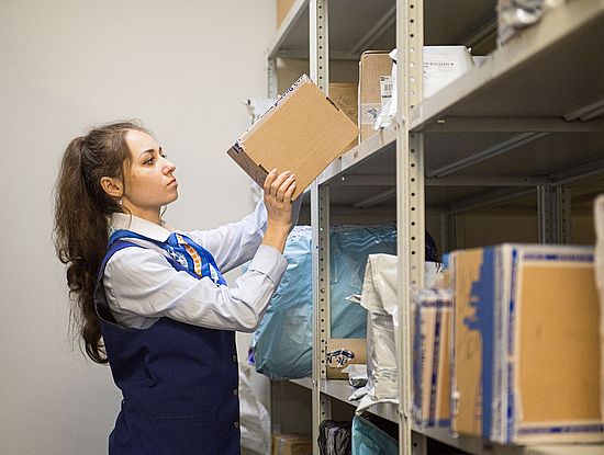 Саратовцы могут бесплатно отправить посылки Почтой жителям Курской и Белгородской областей