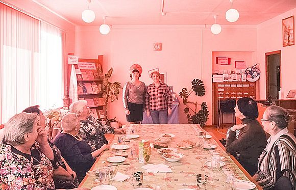 Сотрудники КЦСОН Романовского района организовали мероприятие для участников клуба «Вдохновение» «Чудо всем на удивленье» 