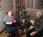 Романовские социальные работники поздравили обслуживаемых с наступающими праздниками.