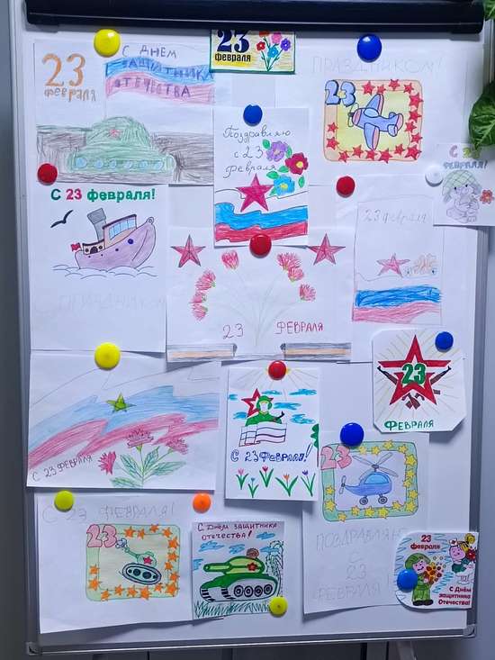 Выставка детских рисунков к празднику 23 февраля.