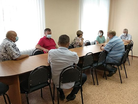 13 августа глава Романовского муниципального района Алексей Щербаков провел встречу с руководителями крестьянско-фермерских хозяйств