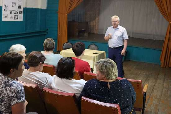  В р.п. Романовка состоялась встреча с жителями поселка.