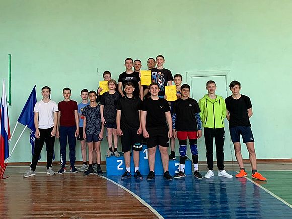 29 марта в спортивном зале МОУ Романовская СОШ им. И.В. Серещенко состоялись соревнования по волейболу среди 9-11 классов Романовской СОШ