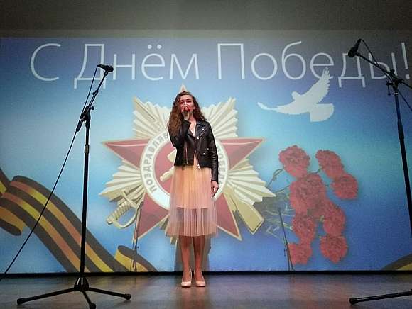 9 мая в актовом зале РДК прошел праздничный эстрадный концерт, посвященный Победе в Великой Отечественной войне