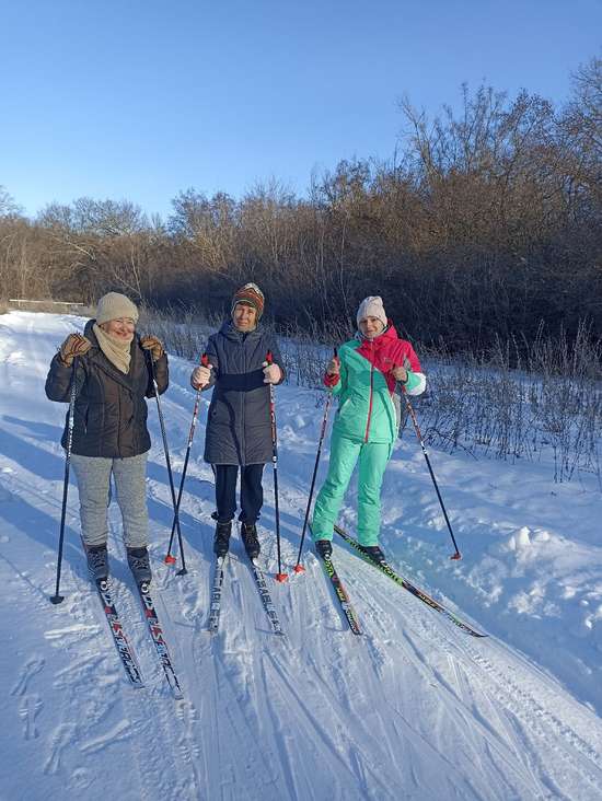 Романовские пенсионеры совершили прогулку на лыжах