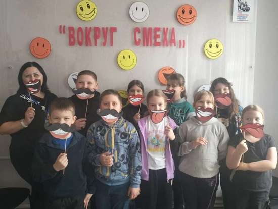 «Вокруг смеха»