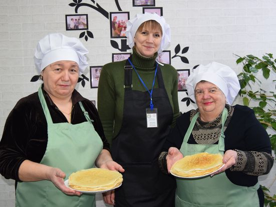 Романовские пенсионеры напекли блины