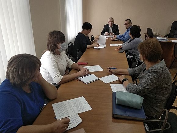 5 октября глава Романовского муниципального района Алексей Щербаков провел рабочее совещание с главами муниципальных образований Романовского района