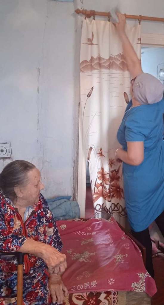 Социальные работники Романовского КЦСОН провели «субботник».