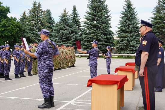 В Управлении Росгвардии по Саратовской области состоялись торжественная церемония приведения к присяге молодых сотрудников 