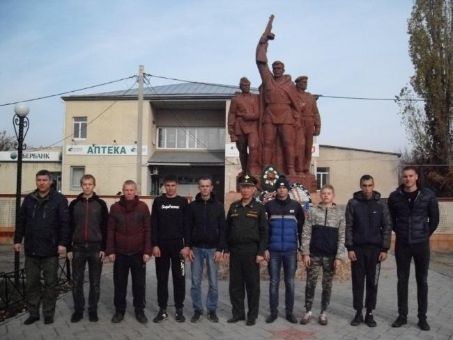 Сергей Суровов поздравил призывников Романовского района