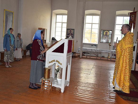 24 июня сотрудники ГАУ СО КЦСОН Романовского района провели очередное заседание клуба  «Синергия»  в храме «Рождества Христова» в р.п. Романовка