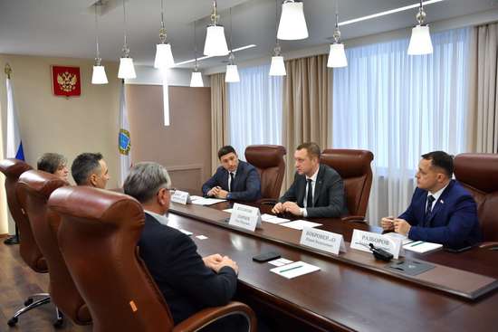 Губернатор Роман Бусаргин встретился с генеральным директором ООО «Система ПБО» Олегом Пароевым.