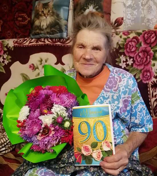 Романовский получатель социальных услуг отмечает 90-летний юбилей.