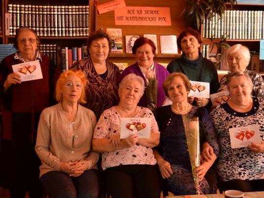 Сотрудники КЦСОН Романовского района организовали для своих подопечных культурно-развлекательную программу ко Дню матери