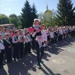 Сегодня в МОУ Романовская СОШ им. И.В. Серещенко прозвенел последний звонок для выпускников.