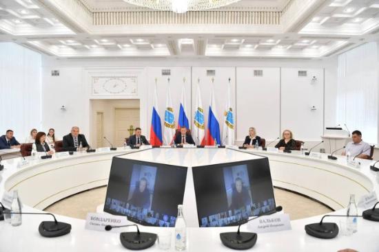 16 педагогов по президентской программе поедут работать в саратовские села