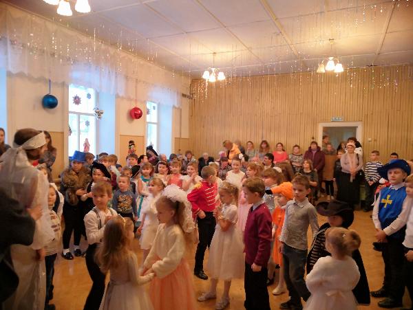 В Доме пионеров и школьников прошли новогодние праздники