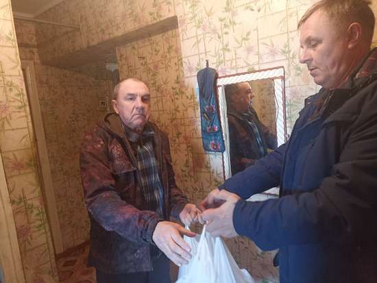 Романовский комплексный центр оказал «продуктовую помощь»