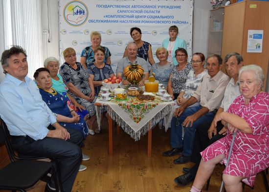 Для романовских получателей социальных услуг Комплексного центра провели праздник «Три Спаса августа»
