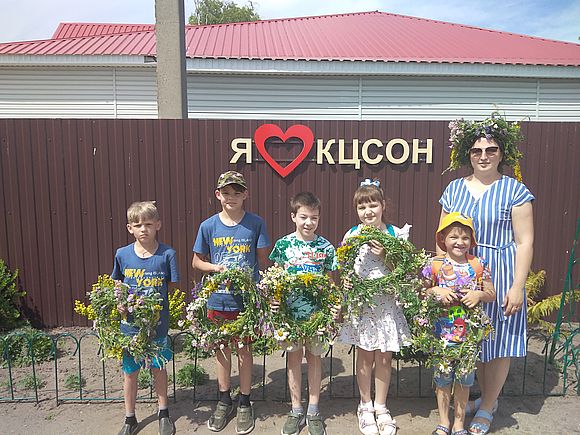 Специалисты центра социального обслуживания Романовского района приняли участие во Всероссийской акции  «Венок памяти»