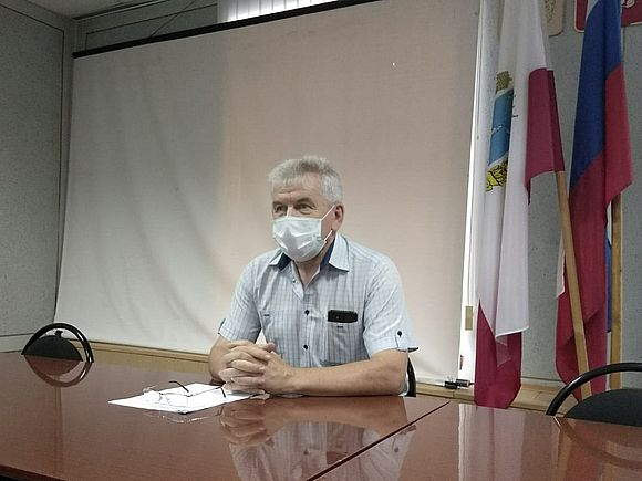 10 августа в актовом зале администрации глава Романовского муниципального района Алексей Щербаков провел собрание по вопросам коронавирусной инфекции