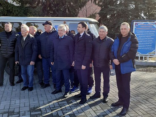 В зону СВО отправили купленный на средства  фермеров автомобиль «УАЗ» 