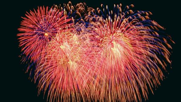 Праздничный салют ко Дню Победы подарил депутат областной думы С.Б.Суровов