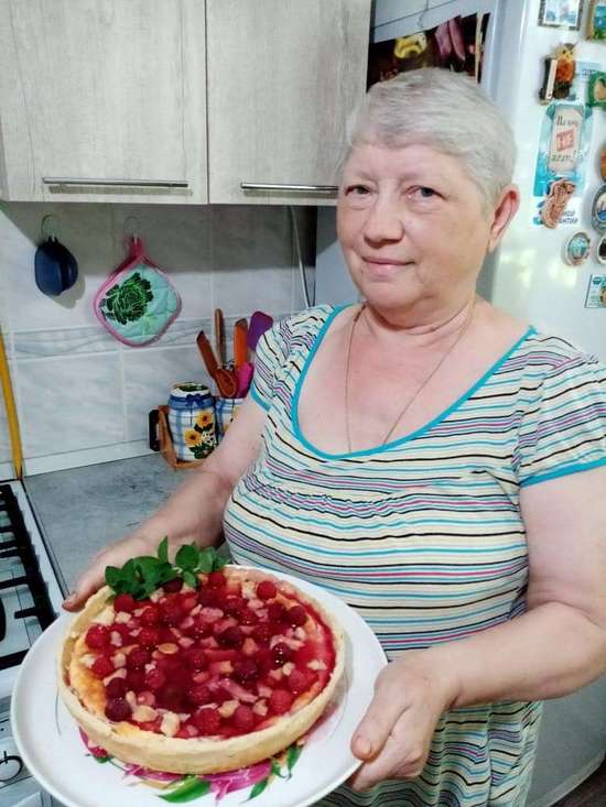 В Романовском Центре соцобслуживания отмечают День пирожков с малиновым вареньем.