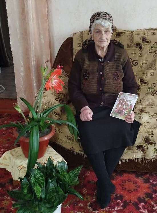 Сотрудники Романовского КЦСОН поздравили с 85 летним юбилеем!