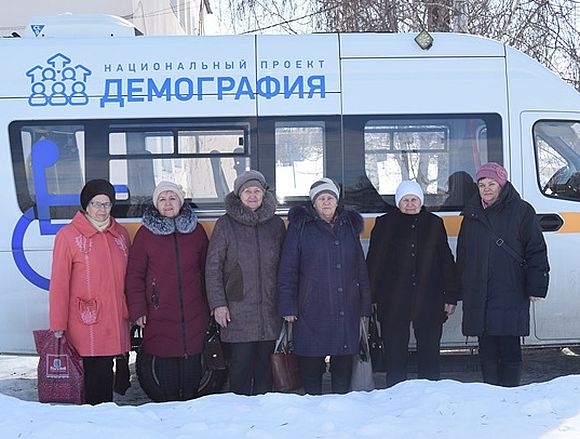 Сотрудники КЦСОН Романовского района организовали доставку граждан пожилого возраста и инвалидов, проживающих в сельской местности, для оказания социальных услуг в полустационарной форме