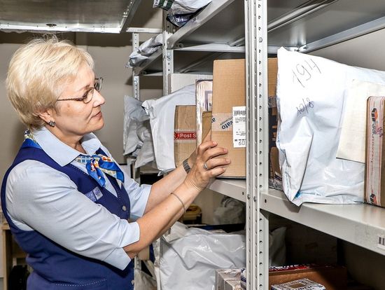 Клиенты Почты России в Саратовской области оформили почти 22 000 программ «Защищённая покупка»