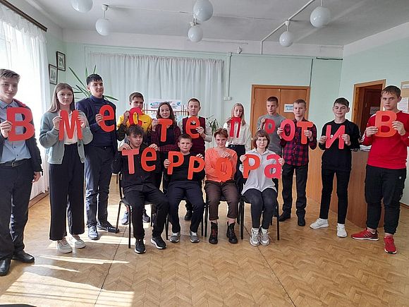 Информационный час «Мы хотим в мире жить»