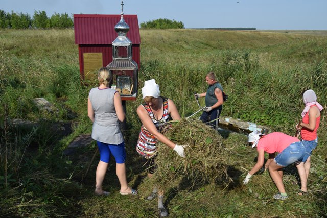 Очистка источника Казанской Божией Матери.jpg Очистка источника Казанской Божией Матери.jpg